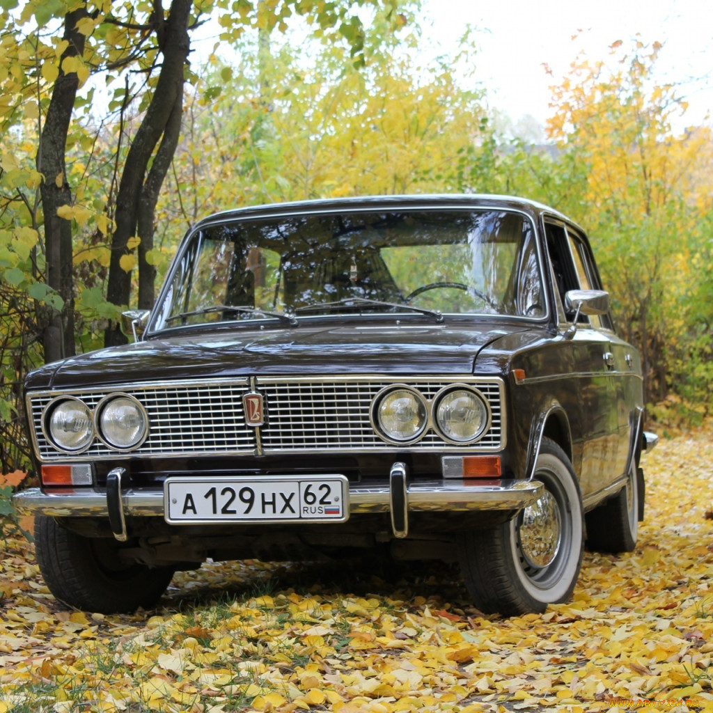 Обои Автомобили ВАЗ, обои для рабочего стола, фотографии автомобили, ваз,  lada, лада, жигули, тройка, 2103, легенда, ретро, автомобиль, ссср, осень,  природа Обои для рабочего стола, скачать обои картинки заставки на рабочий  стол.